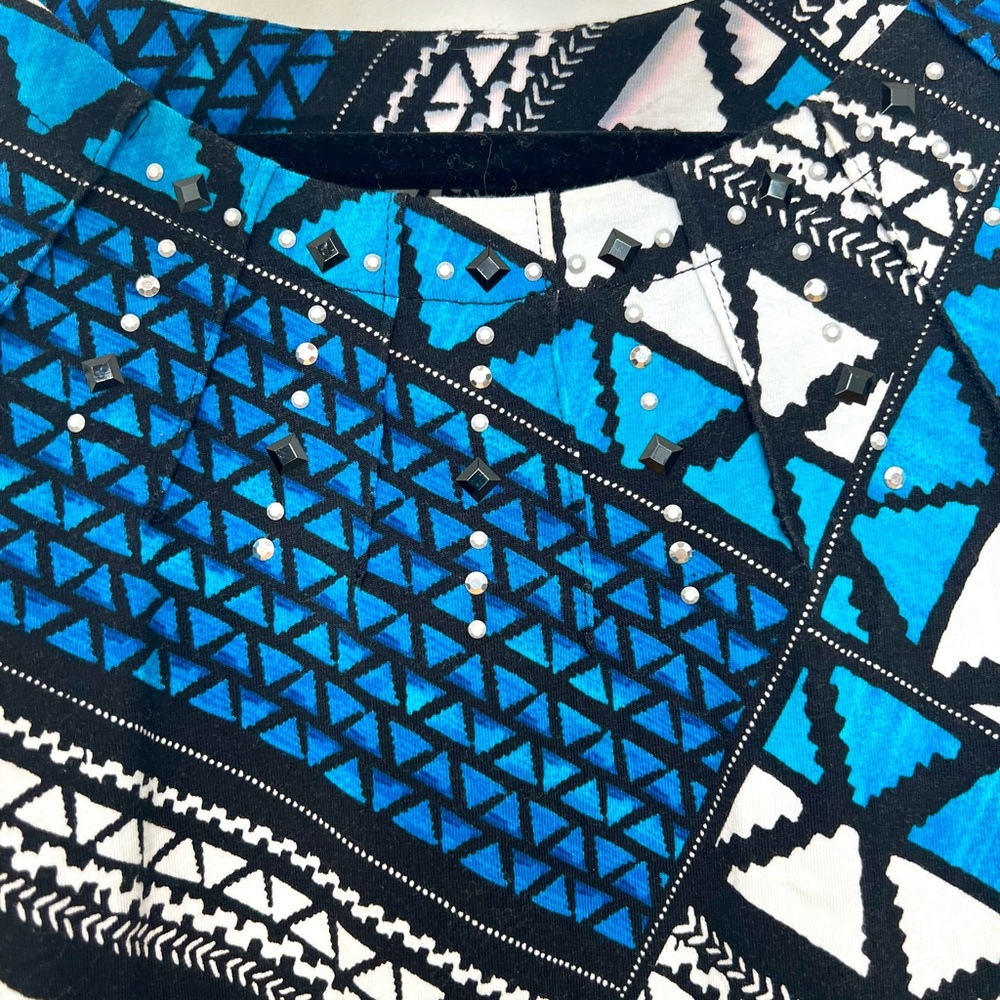 Cotton Contemporary  top with geo pattern and sparkle embellishments Xl ptp 24” - Picture 4 of 5